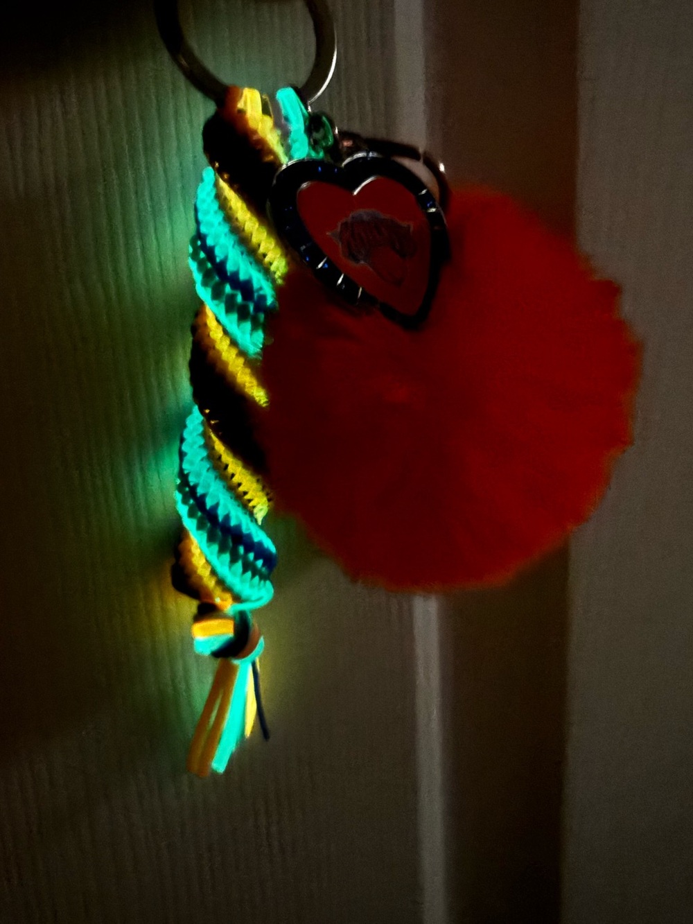 🌟Knicks Glow-Up Pom Keychain - Picture 4 of 4